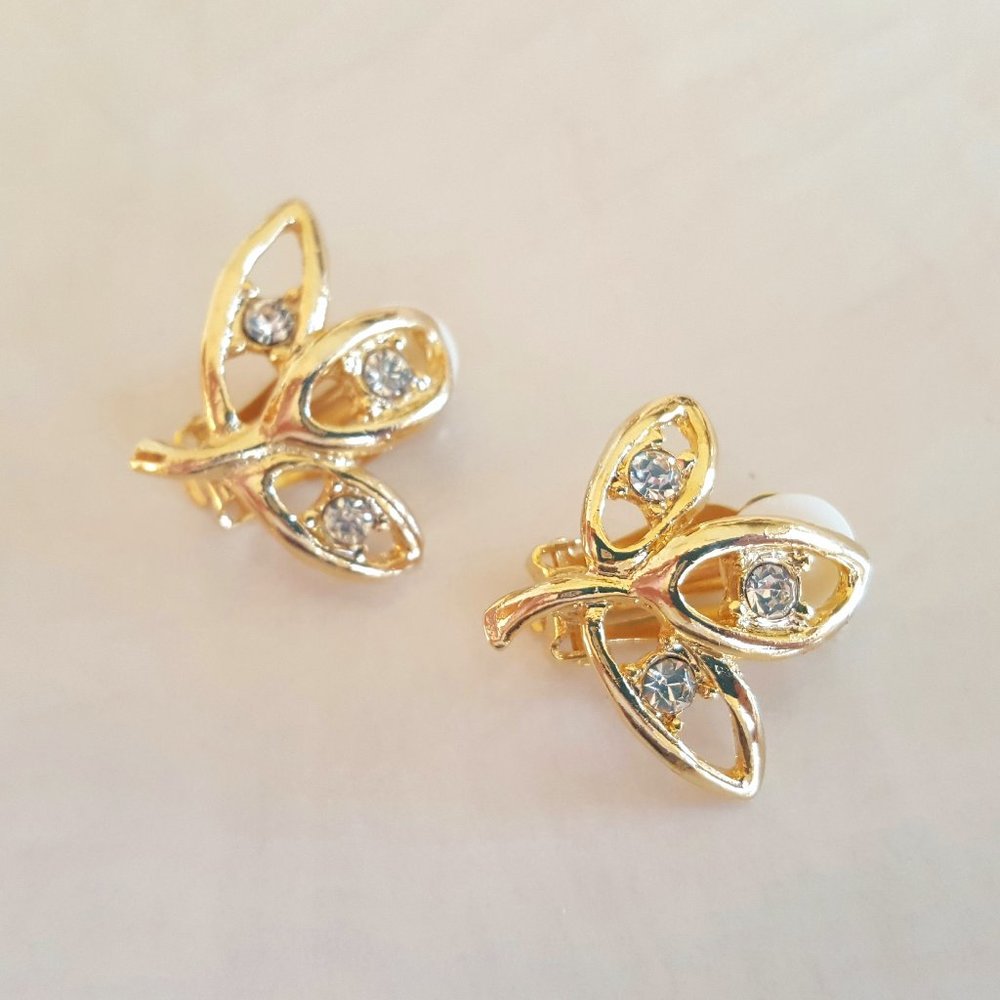 Vintage Gold Tone Leaf Clip On Earrings